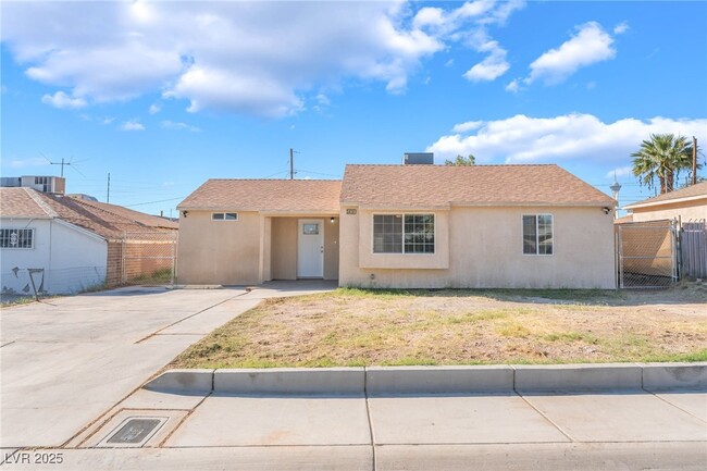 Building Photo - 1416 Cholla Way