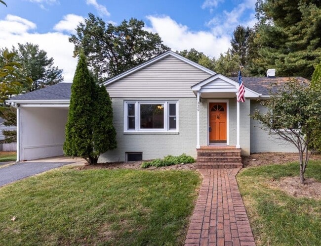 Building Photo - 226 Fraser Ln