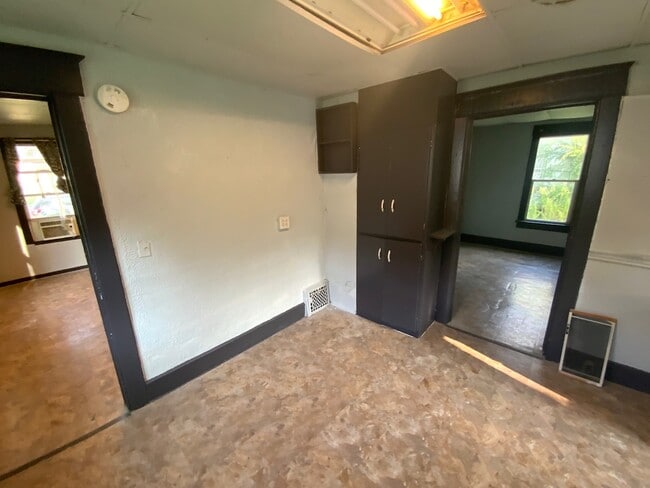 Photo - 115 State St N