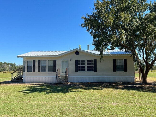 3 Bedroom 2 Bath home on 1 acre in Wellborn - 3 Bedroom 2 Bath home on 1 acre in Wellborn