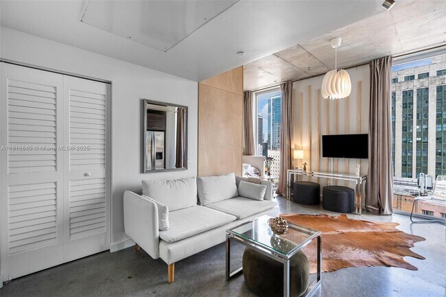 Building Photo - 151 SE 1st St Unit 1404