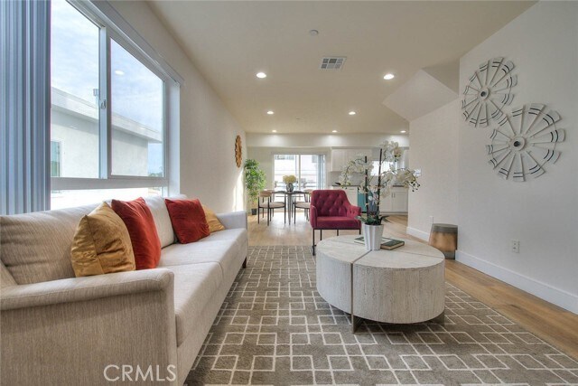 Photo - 11726 Hamlin St