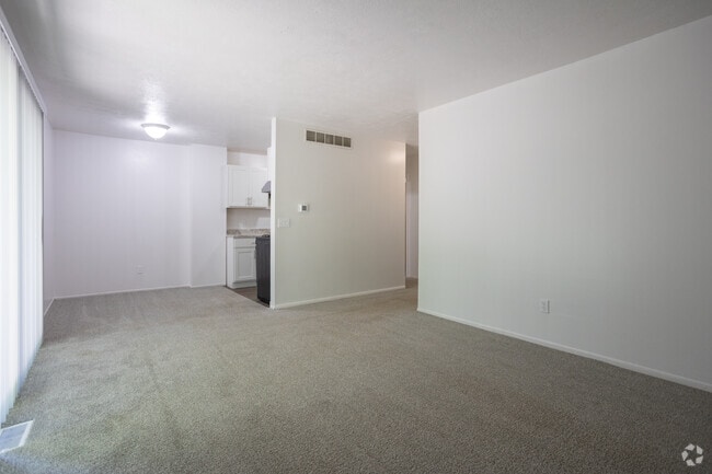 1 BR, 1 BA - 724 SF - Mount Royal Townhomes