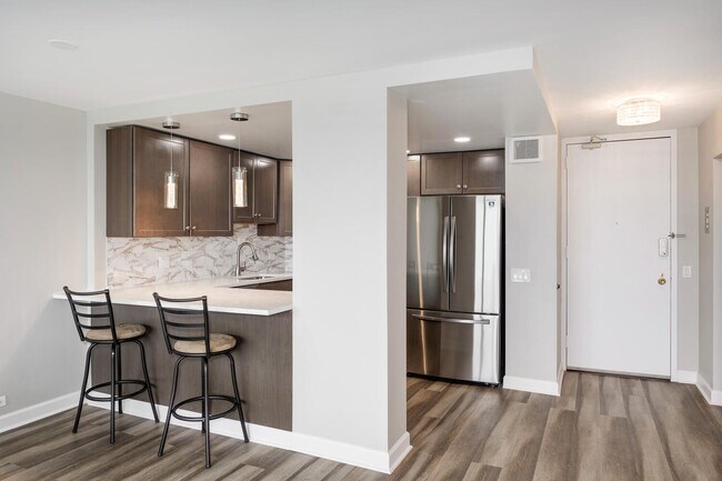 Photo - 5445 N Sheridan Rd