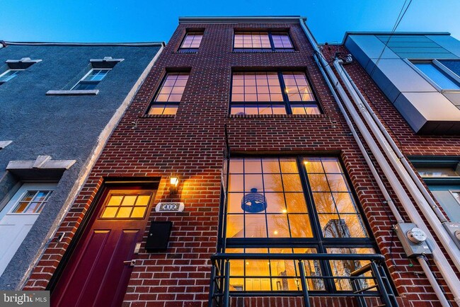 Building Photo - 412 Sepviva St