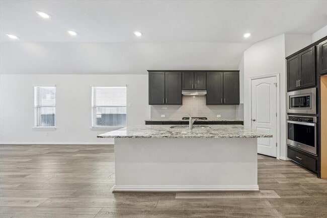 Photo - 562 Leadtree Loop