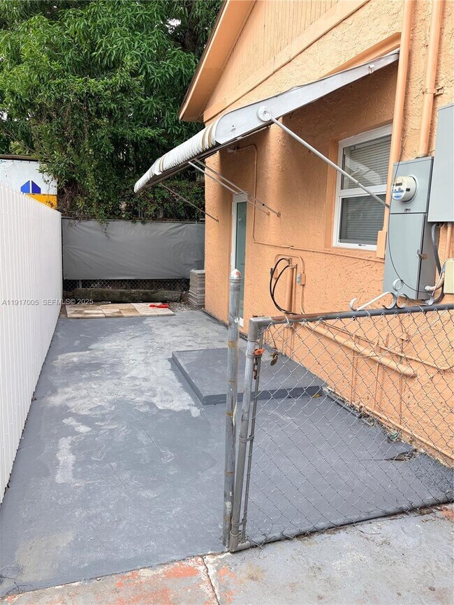 Photo - 1560 NW 25th Ave Unit 3