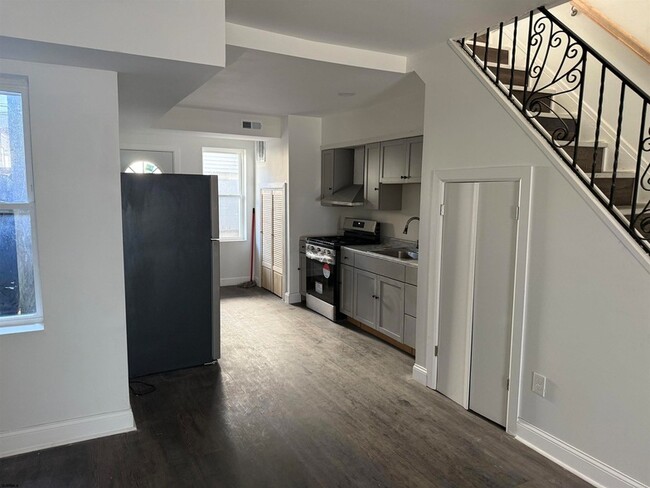 Photo - 2417 Pacific Ave