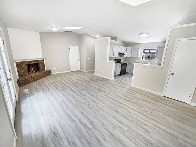 Photo - 955 W Tesio Way