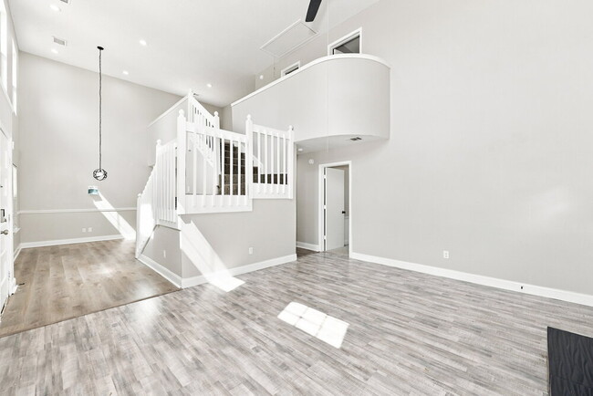 1125 Harvest Hill Ln