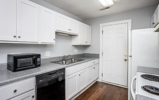 " 2-Bed Duplex with Hardwood Floors-Large Lot- Off Street Parking"