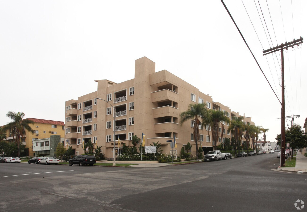 Wilshire St. Andrews Towers - Wilshire St. Andrews Towers