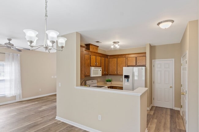 Building Photo - Spacious 3 Bedroom 2.5 Bath Townhome in Williamsburg!