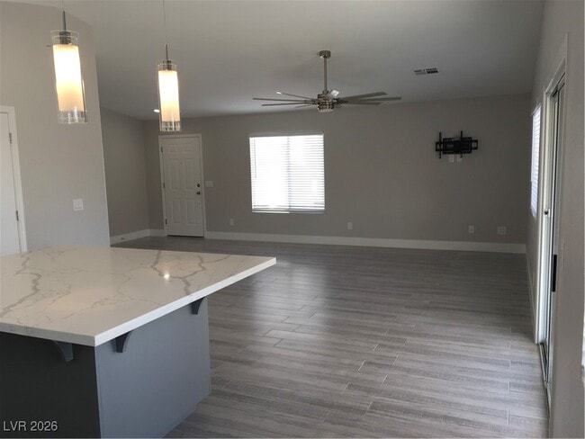 Photo - 9346 Island Dawn St