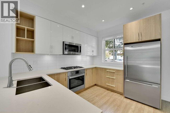 Photo - 7039 Macpherson Ave