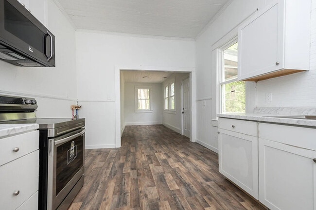 Photo - 408 Dickens Ave