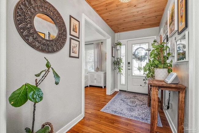 Photo - 319 Gamarra Rd