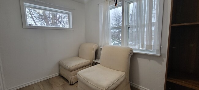 Photo - 498 Ottawa St S