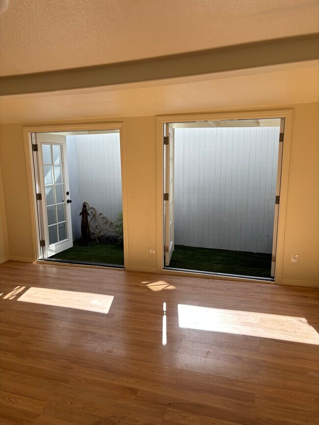 Photo - 3979 1/2 Centre St Unidad 3979 studio