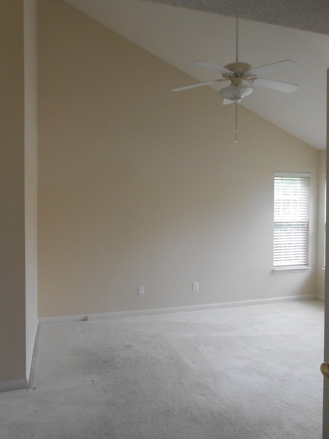 Photo - Fantastic 3 BR House w/ Inviting Floor Plan in Kernodle/NW School District