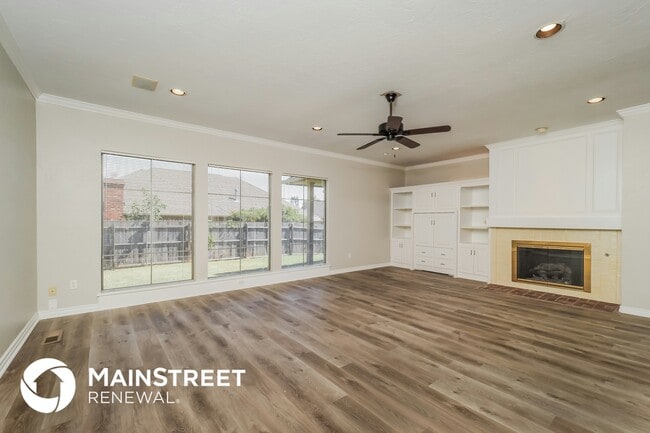 Photo - 10404 Regent St