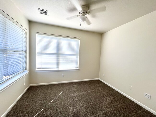 Photo - 527 N Avenue Y