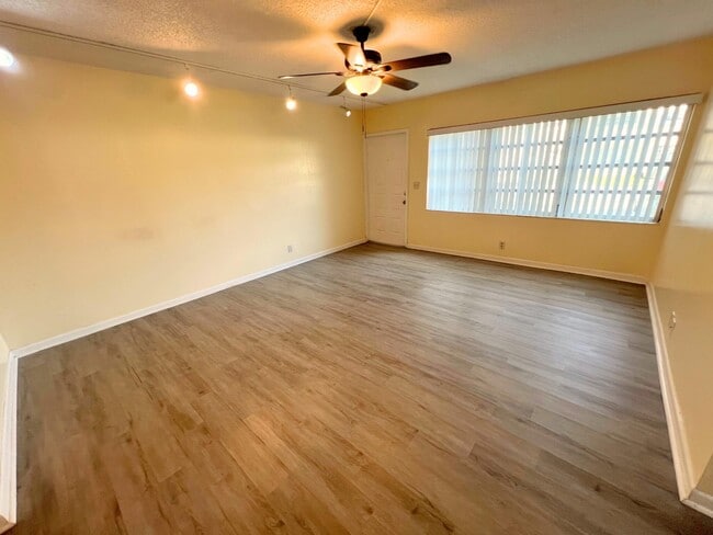 843 Twin Lakes Dr Unit 30B