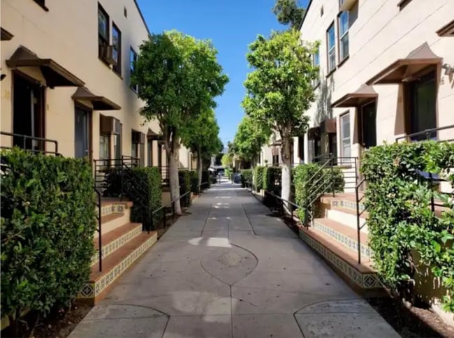 Photo - 600 E Garfield Ave Unit 19