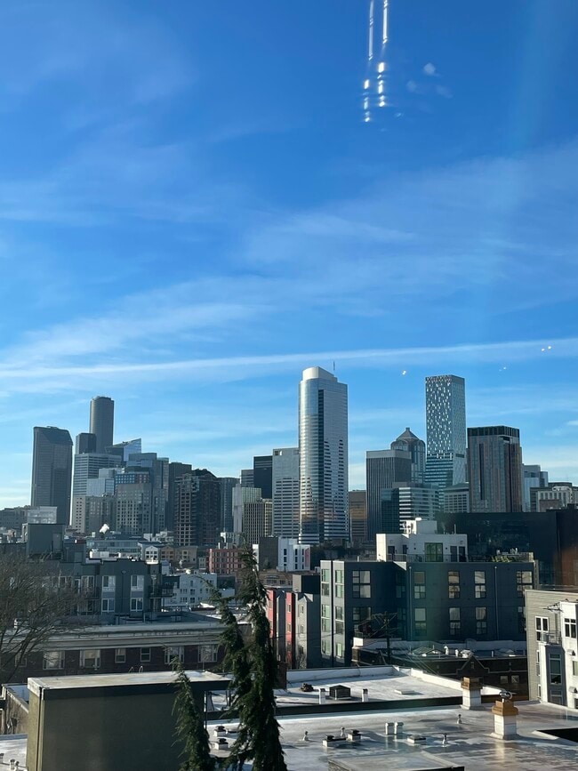 Building Photo - 124 Bellevue Ave E Unit 701