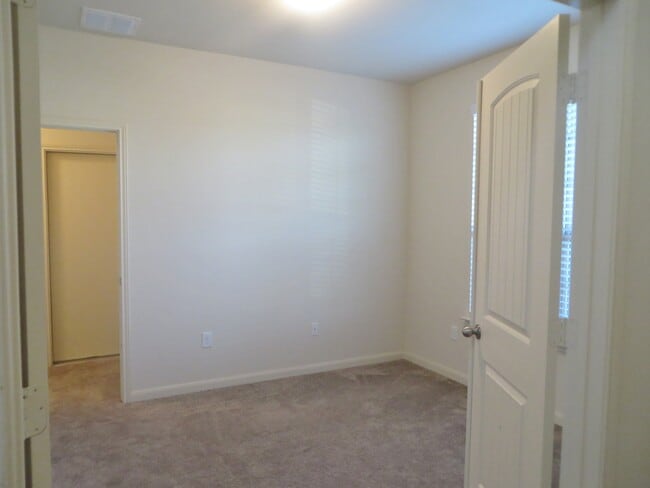 Photo - 3 Bedroom 2.5 Bathroom: Georgetown- Pinnacle Home