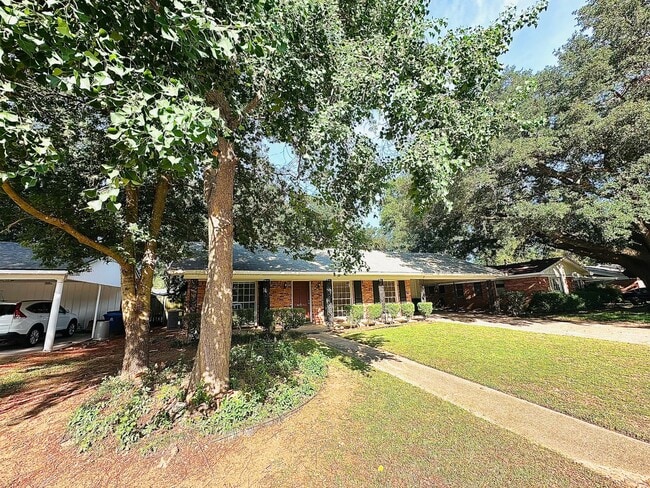 Photo - 2046 Shadywood Ln