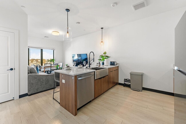 Photo - 600 Broadway Unidad ID1240289P