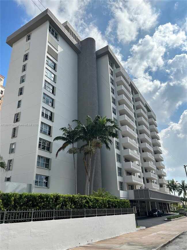 Building Photo - 625 Biltmore Way Unit 104