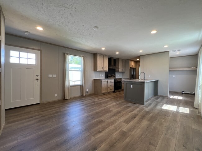 Photo - 15462 Lewis Rd