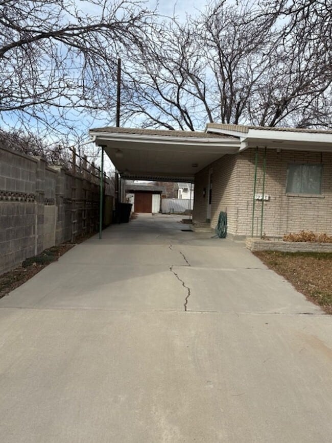 Photo - Single-family Home with 2 bedrooms and an office.