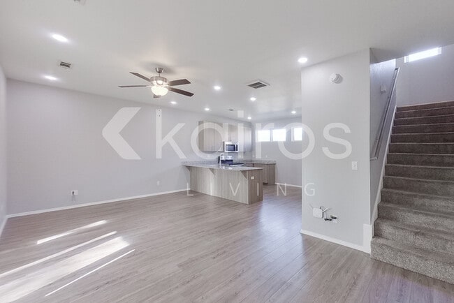 Photo - 1666 S Razorback Rd