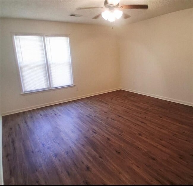 Photo - 4067 Coopers Hill Dr SE