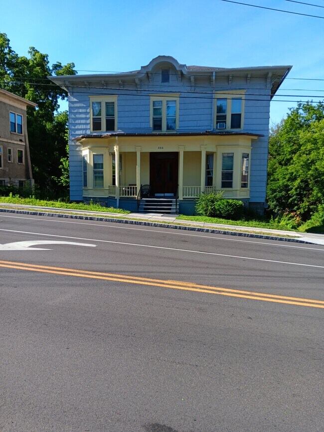 523 E State St Unit 3