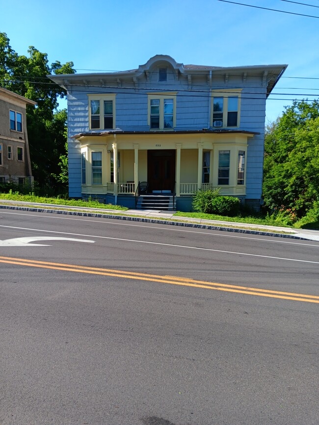Photo - 523 E State St