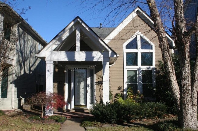 Building Photo - 1124 Island Pl E