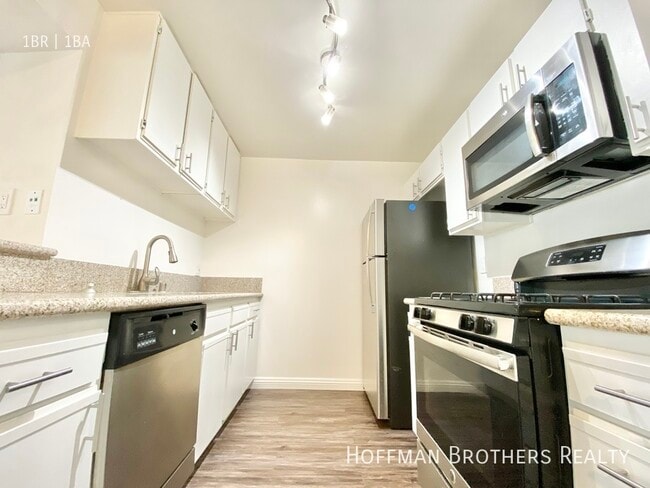 Photo - 1725 Grismer Ave Unidad 110