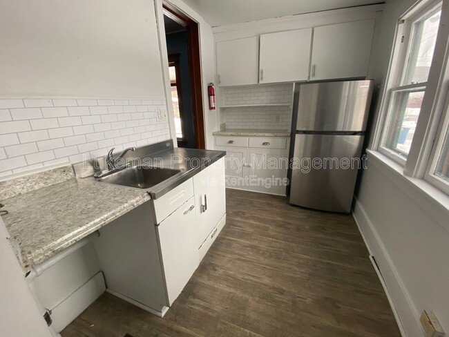 Photo - 515 Village St