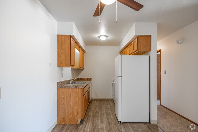 2BR, 1BA - 840SF