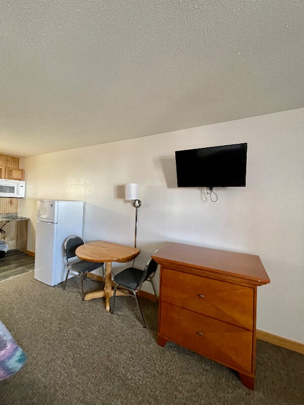 Photo - 102 N Maple Ave