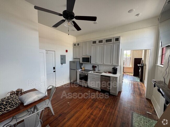 Building Photo - 215 Main St Unit 2C Rental