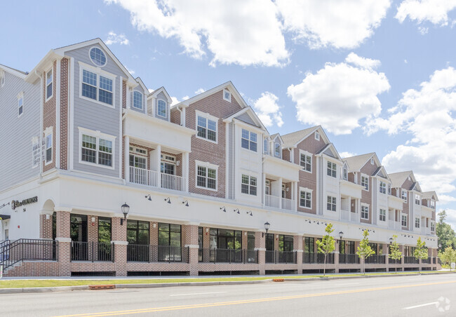 River Commons - River Commons Townhomes