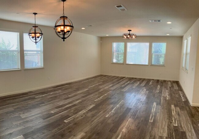 Photo - 2253 Campolina Way