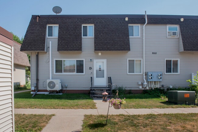 Photo - 950 5th Ave W