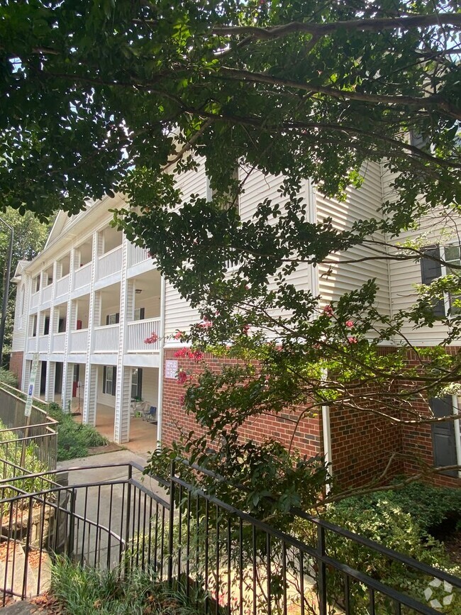 Building Photo - 2 bedroom / 2 bathroom - 3rd floor condo e...