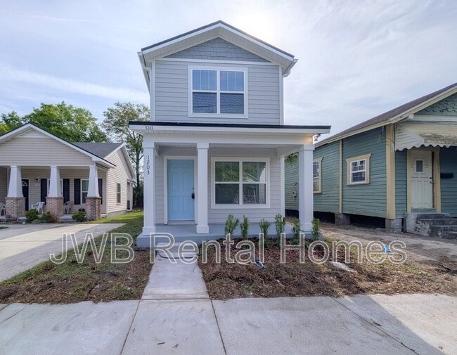 Photo - 1203 Weare St